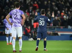 加时末段巴黎圣日耳曼备战CBA季后赛，单刀错失细节曝光，信心回归，更衣室氛围转暖的简单介绍